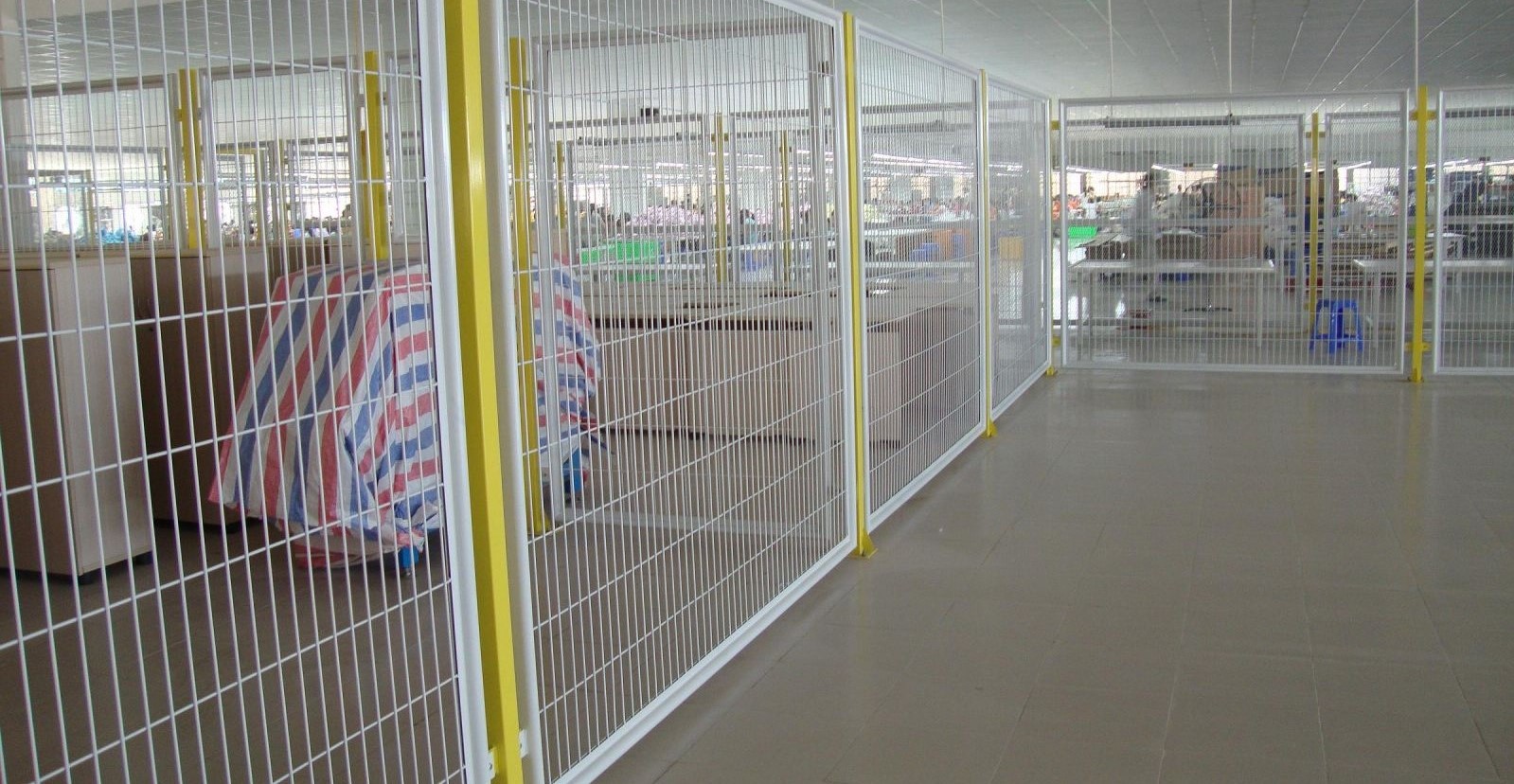 Hàng rào lưới di động, dùng phân chia ô nhà xưởng, kho chứa hàng